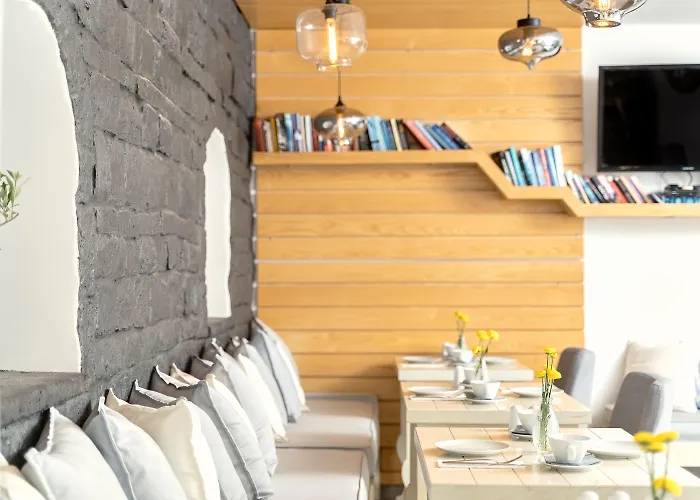 アガリ ハウジズ ホテル 4*